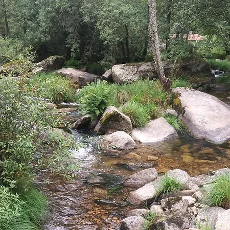 La Encantadora Casa Del Rio De Caldas De Reis. בקתה *