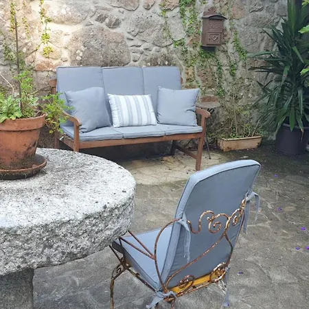 La Encantadora Casa Del Rio De Caldas De Reis. בקתה *