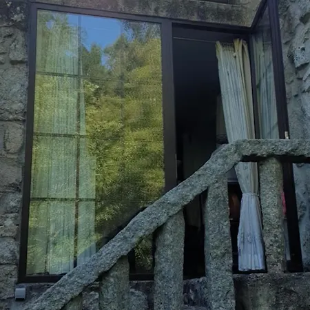 La Encantadora Casa Del Rio De Caldas De Reis. בקתה קלדס דה רייס