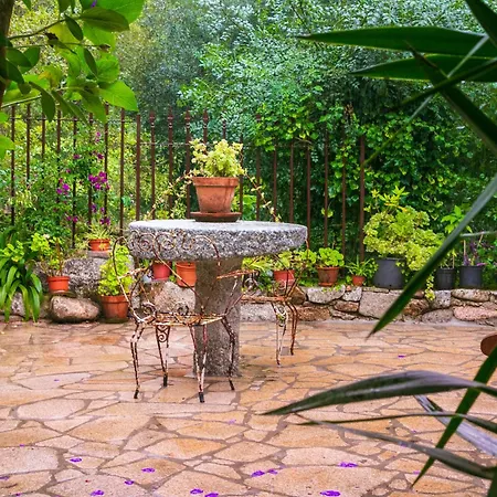 La Encantadora Casa Del Rio De Caldas De Reis. בקתה *