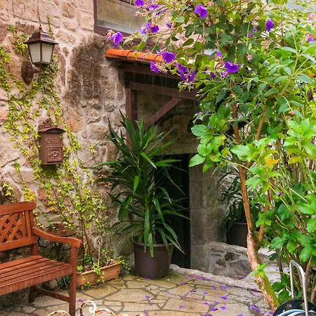 La Encantadora Casa Del Rio De Caldas De Reis. * קלדס דה רייס